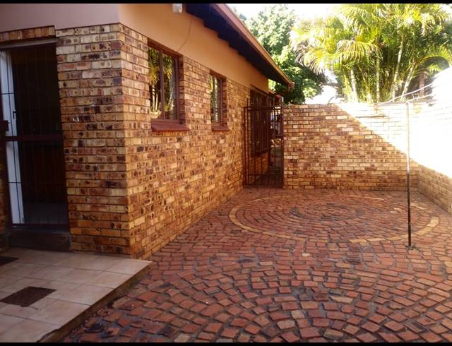 4 BEDROOM HOUSE FOR SALE IN THERESAPARK